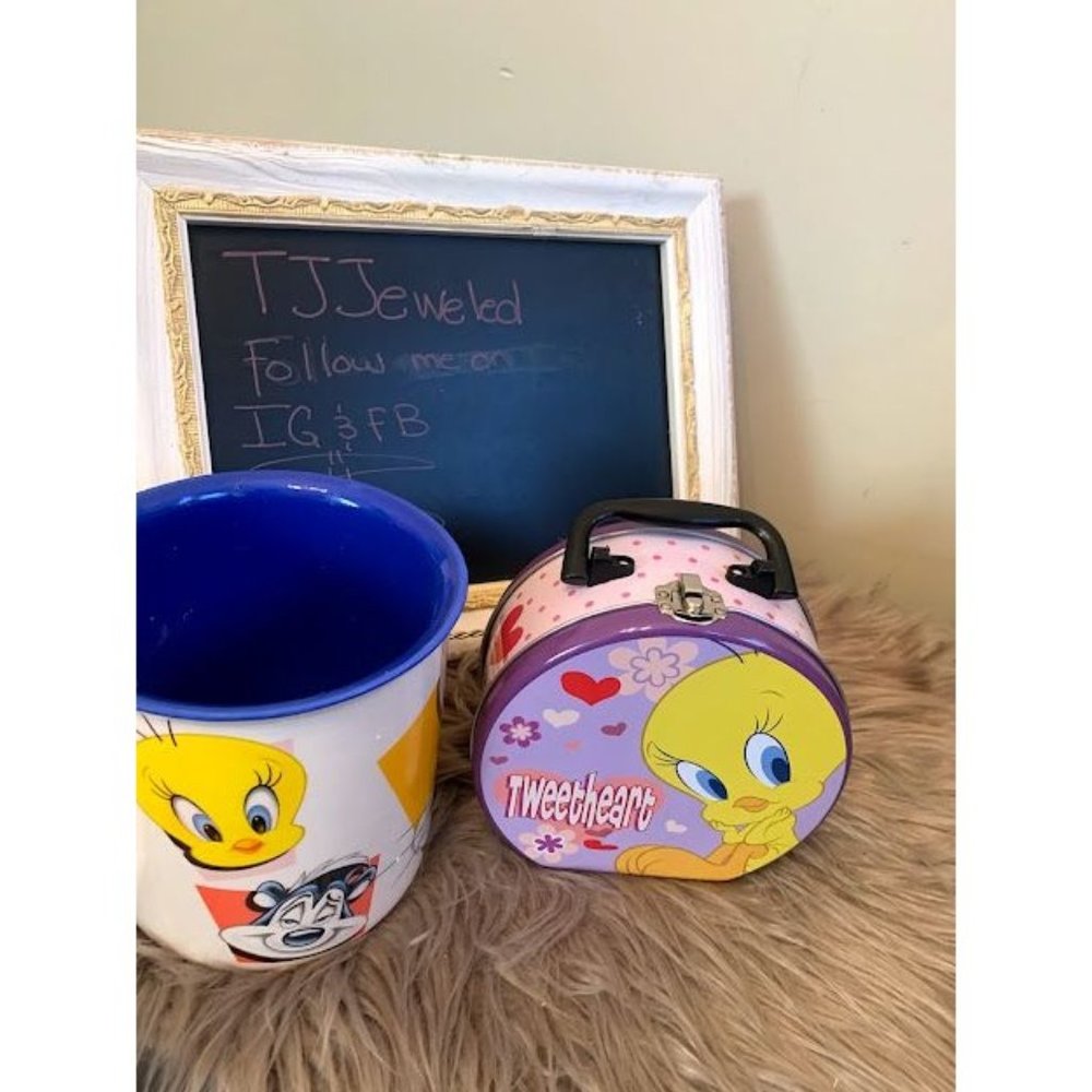 Tweety Heart Round Tin Tote and Giant Lonney Tunes Mug Set. Condition is "New".
